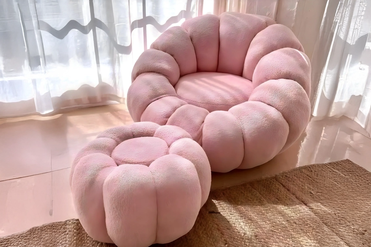 كرسي فوتيه مع بف خشب طبيعي و قماش بندا مستورد MS-13401