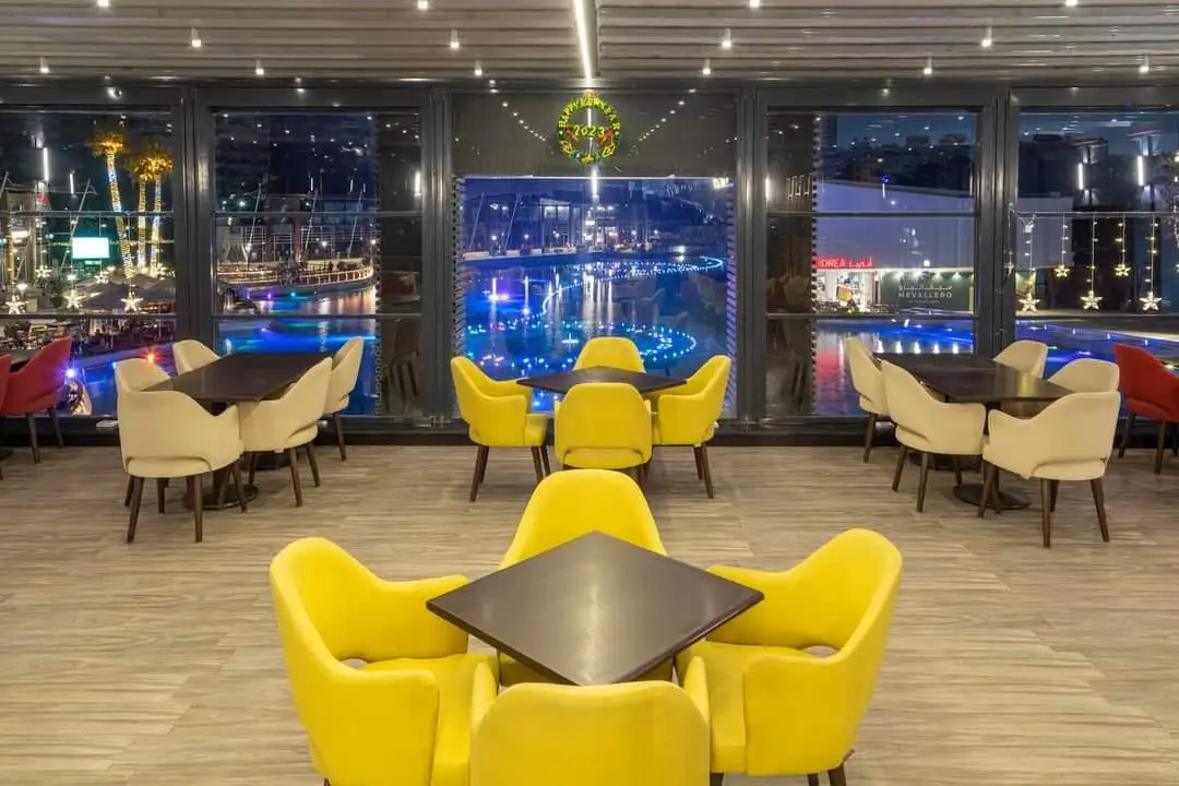 ترابيزة مطعم كلاسيكية مع 4 كراسي خشب طبيعي كونتر MS-8513