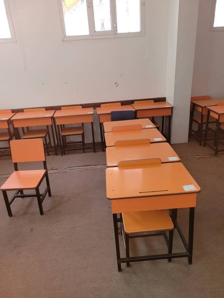 ديسك مدرسي مصنوع من حديد دهان الكتروستاتيك وخشب كونتر MS-04579