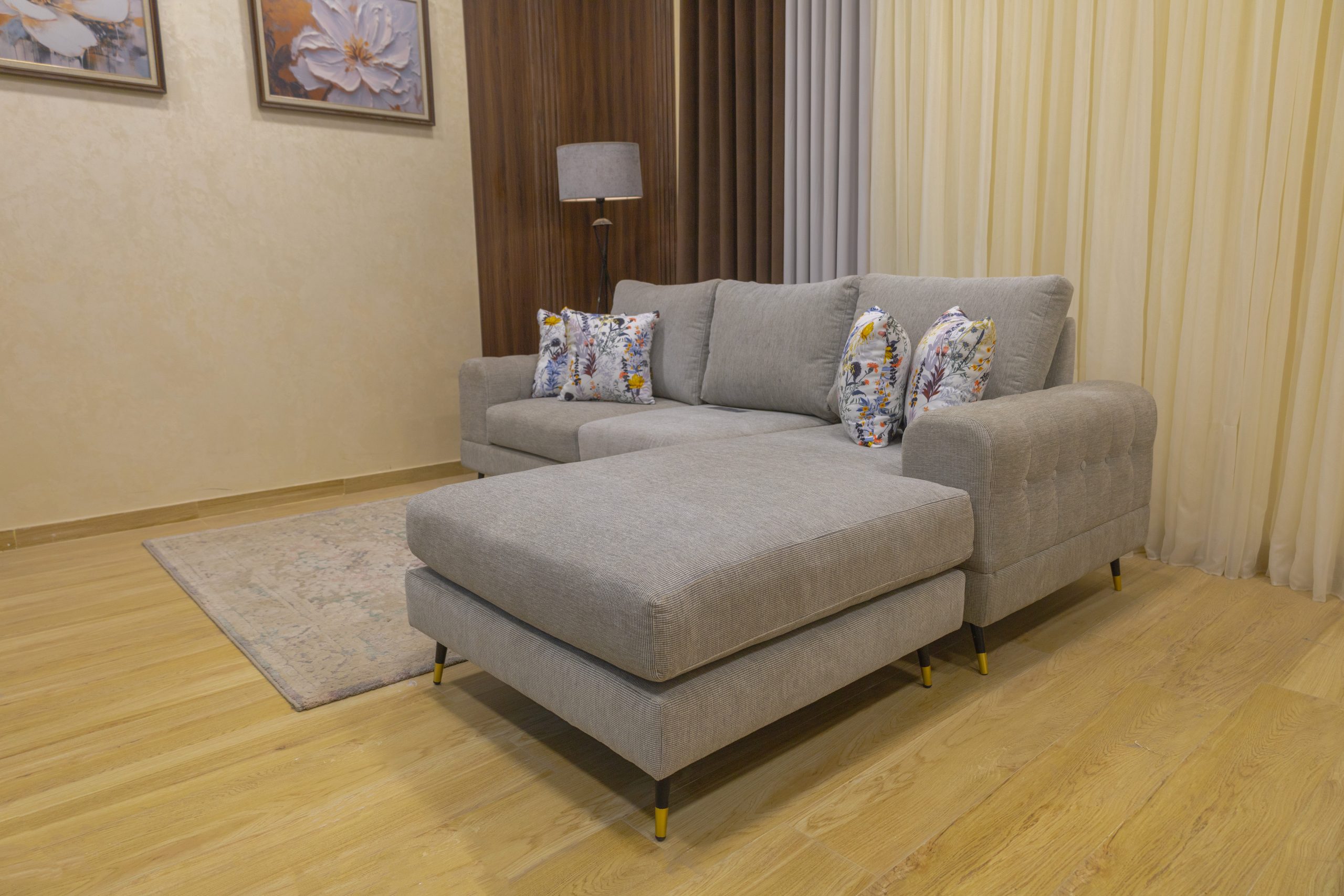 ركنه سيلفر بلس من القصر الملكي مصنوعة من خشب طبيعي عالي الجودة MS-02108