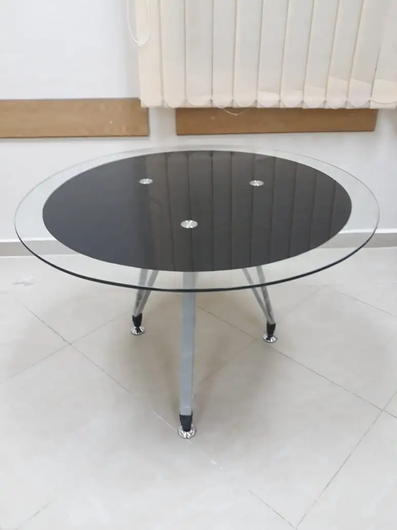 ترابيزة اجتماعات زجاجيه القطر : 100 سم الارتفاع : 75 سم MS-13241