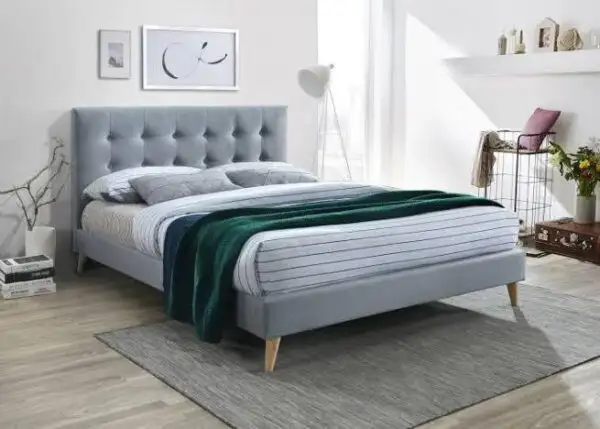 Modern Bed made of Natural Wood MS-9367