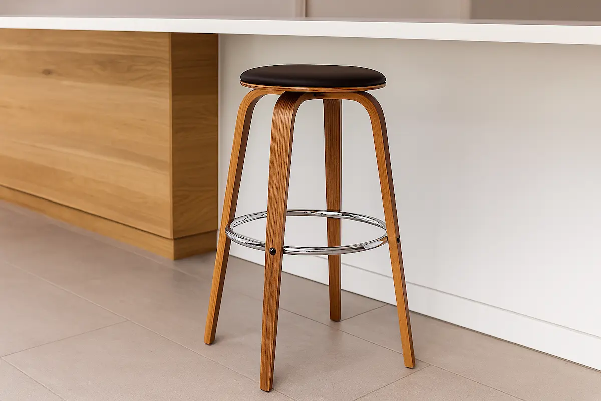 Bar Chair with circular base made of natural plywood coated with polyester MS-8554
